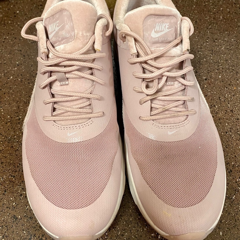 Women’s NIKE shoes